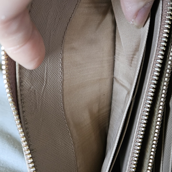 Prada Wallet - Picture 8 of 15